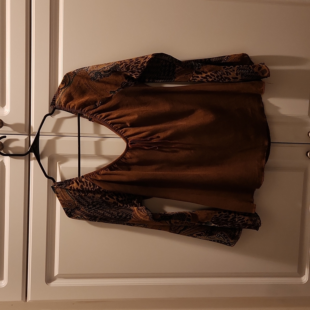 Topaz brown top size m missing size tag